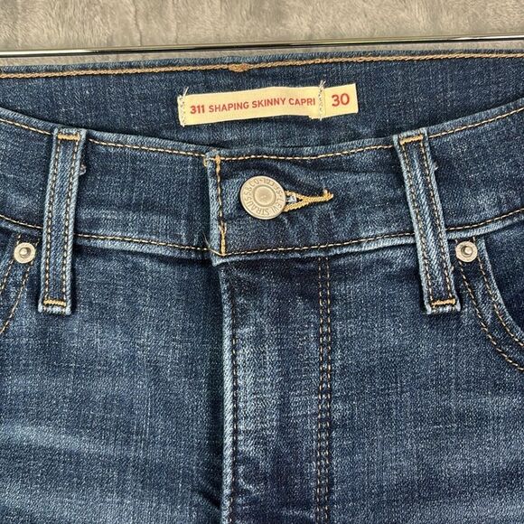 NWT New Levi’s Dark Wash Denim Capri Jean Pants Size 10 - Picture 2 of 8